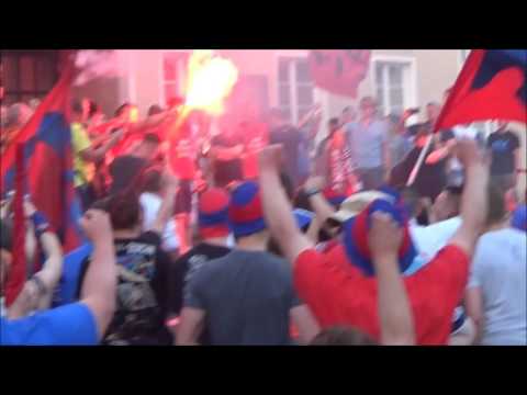 Dawid Wolny śpiewa na Rynku w Opolu Dwa kolory