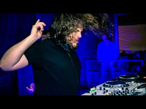 Tommy Trash feat. JHart - Wake The Giant