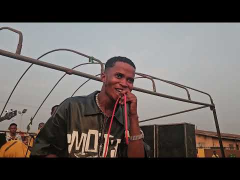 KINGS ARE BORN NOT MADE.  SEE HOW LUCKY STARBOY LIGHT UP THE STAGE AT BENIN CITY WAS lit 🔥