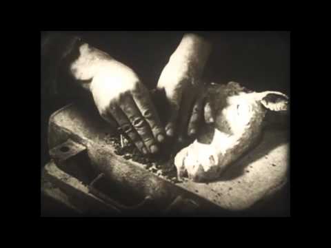 Alte Filme - Bronzeguß: Gießen nach der Sandform Teil 1