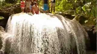 preview picture of video 'kawasan falls jump in'