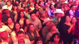 Amor fingido grupo laberinto en vivo desde el poblado Miguel alemán Sonora en las fiestas de la ven