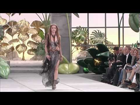 fashiontv | FTV.com - FIRST LOOK MILAN S/S 11 -  PRADA - ROBERTO CAVALLI