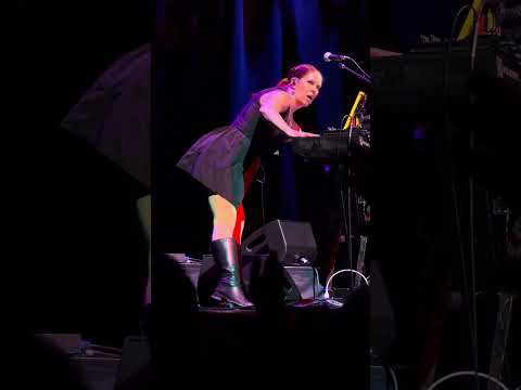 Run Like Hell - keyboard solo - Lindsey Clark, Classic Albums Live thumbnail