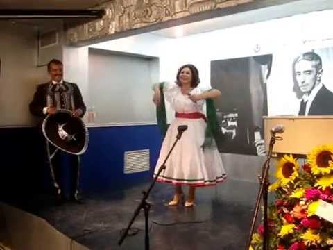 Canción 100 %  MEXICANO Canta Amparo González
