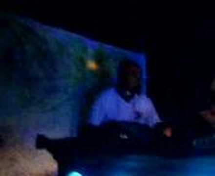 PSY-MR VS CRISTIAN ESSE (STEET FIGHTER)