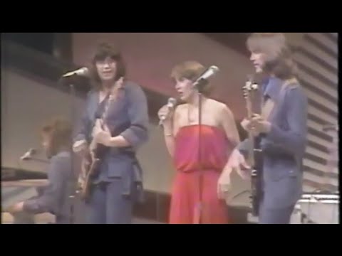 Hamilton, Joe Frank & Reynolds - Helen Reddy - live 1976 - Midnight Special - Fallin' in love