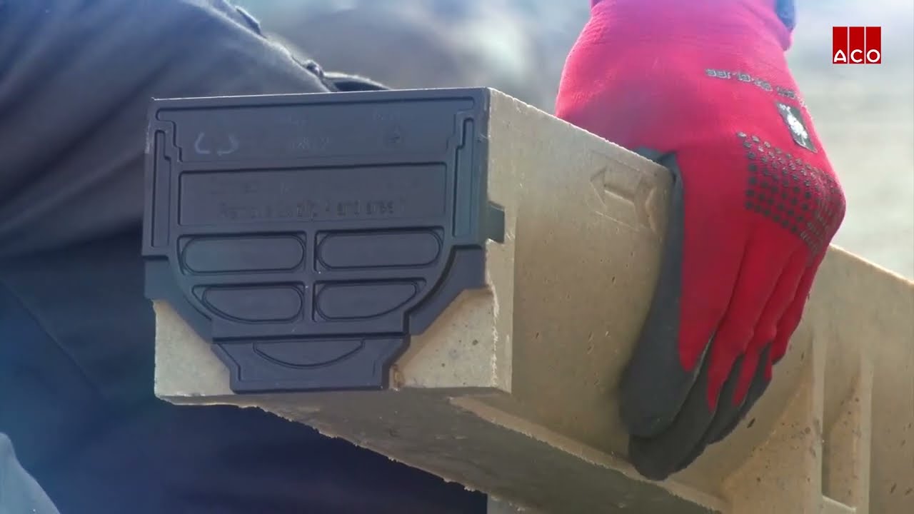 Instalación del canal de drenaje ACO Self