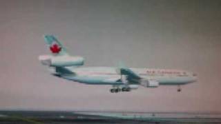 preview picture of video 'PMDG MD-11 Landing Toronto Stormy'