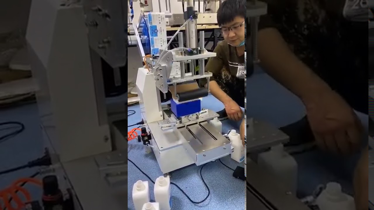 XL-T803 Semi-automatic Model PET Plastic Arc Surface Flat Bottle Sticker Labeling Machine