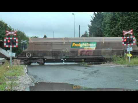 70002 on 4F02, 07:52, Garston - Ellesmere Port Manisty Wharf empties