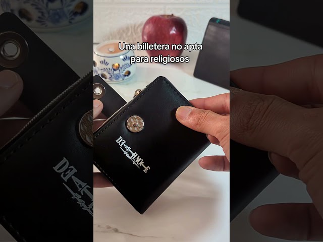 Vídeo relacionado con REOVE Cuaderno de notas de muerte con bolígrafo de plumas, cuaderno de cosplay con temática de anime de moda, el mejor regalo para los amantes del cosplay, se puede utilizar como diario y cuaderno