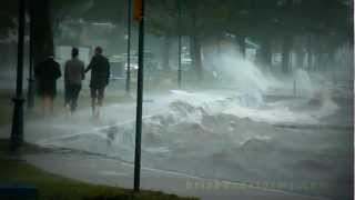 preview picture of video 'Storm Surge - Wynnum Esplanade 27/01/13'