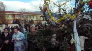 preview picture of video '2010 01 01 Mirkovo Bulgaria - Pesni na ploshtad Razkola.avi'