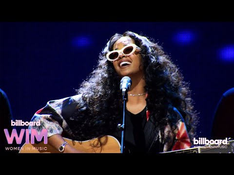 H.E.R. Performs 'Fate' At the 2022 Billboard Women In Music Awards