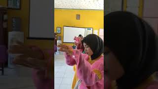 Download lagu Latihan Tari Tulolonna Sulawesi (SMPN 1 Angkona Luwu Timur) mp3