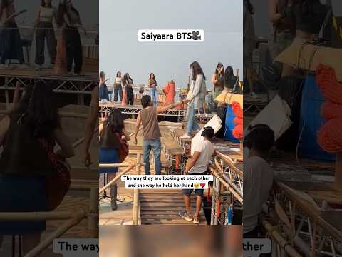 Saiyaara BTS🎥♥️ The way they looked at each other🥹 #saiyaara #ahaanpanday #aneetpadda #viralvideo