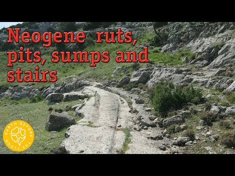 Towns of the Neogene Period: a network of petrified roads between towns