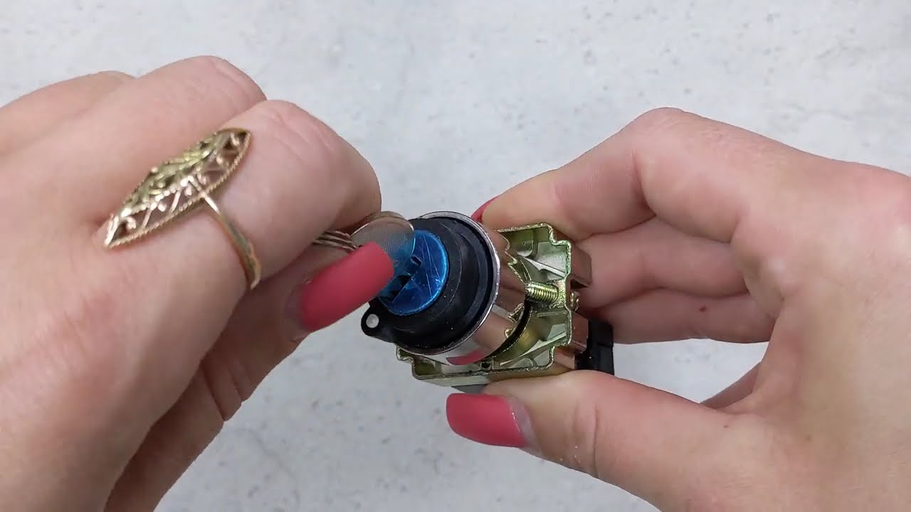 Кнопка поворотная АСКО-УКРЕМ XB2-BG21 с ключом 2-х позиционная A0140010009