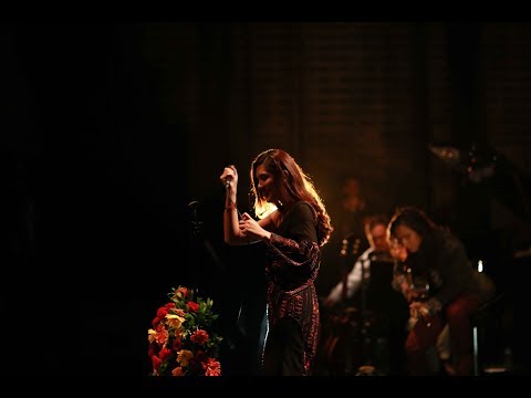 Monita Tahalea -- Senja ( Konser Dandelion 2016 )