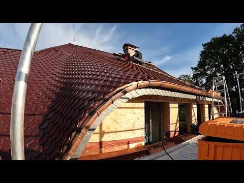 Schieferdeckung an Schornstein mit farbiger Schieferblume - Teil 5