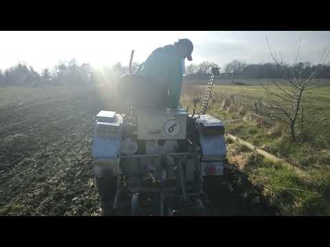 Flügen mit Eigenbau trecker von 1963 in Betrieb robur Motor 2 Zylinder