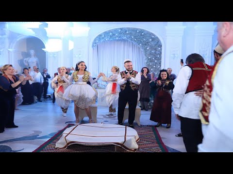 Altin Shira  shtron "Sofrën Tironse" babai i dhëndrit ja merr këngës - DASMA SHQIPTARE 2023