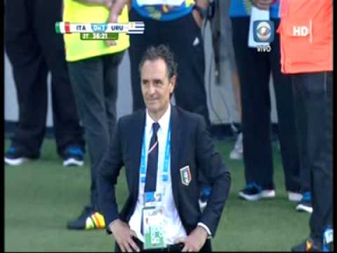 Gol de Godin frente a Italia - Uruguay Italia - Brasil 2014