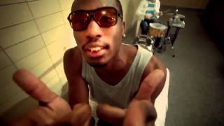 Ellie Goulding (feat. Chiddy Bang) - Under The Sheets (Official Musicvideo)