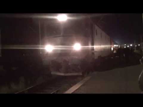 Locomotiva 40-0228-3 se decupleaza de la IR1654 in Suceava - 29.09.2014