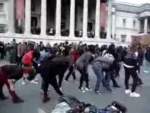 111126 Flashmob Round 2: Abracadabra - Brown Eyed Girls