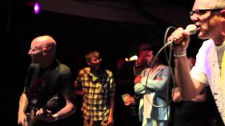 DESCENDENTS &quot;Everything Sucks&quot; LIVE