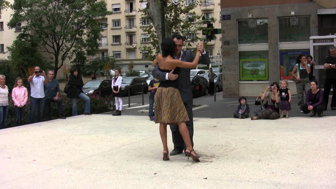 Video thumbnail for Esteban Moreno et Moira Daloia dansent la Cumparsita