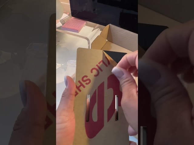 Vídeo relacionado con Soporte Mando y Cascos, 3 Niveles Soporte Auriculares para Mesa, 9 de Gran Capacidad para Organizador Mandos, Controller Holder Giratorio para Accesorios Gaming, Fácil de Guardar y Ensamblar, 3 Nivel