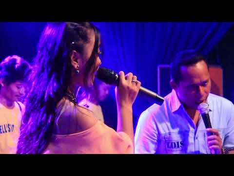 dinding kaca novi andarista & seban vellystars debe-ex