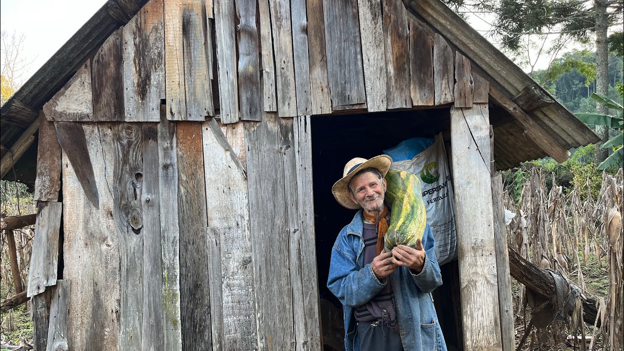 SENHOR MARIO 91ANOS FAZ DE TUDO SOZINHO NO SÍTIO