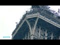 Eiffeltoren uren dicht door levensgevaarlijke klimpartij - RTL NIEUWS