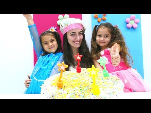 Sevcan'a doğum günü pastası yapıyoruz. Mini Mutfak.