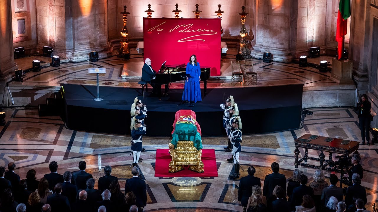 "Um ato de justiça". Reveja a cerimónia que deu a Eça de Queiroz honras de Panteão Nacional