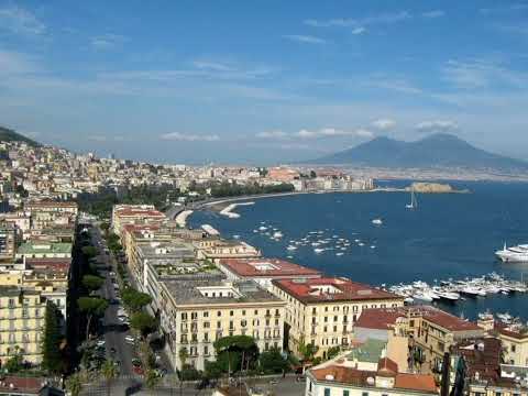 Luca Laurenti - "vien' a Napule paisà" (da "avanti un altro!")