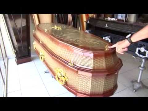 Silva vai a funerárias cotar preços de caixão: "Ta caro até pra morrer" 14.10.13