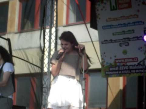 Ewa Farna - Virtuální (Praha - Malešice, 23.4.2011)