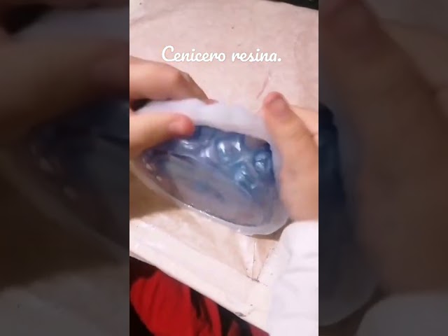 Vídeo relacionado con Cenicero de resina de calavera negra, accesorio decorativo gótico para fumar en casa, oficina, bar, 14 x 9 x 11 cm, 350 g