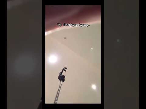 ketika #taeyong manja ke #baekhyun hyung😄