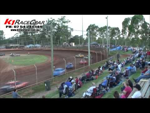 Modified Production - Heat 9 - Maryborough Speedway - 31.12.11