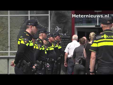 Erehaag agenten vor overleden collega in Emmen