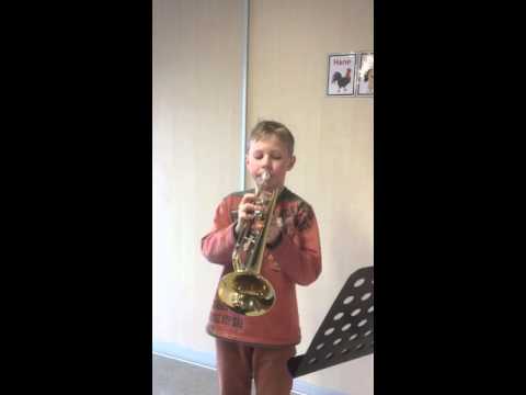 Kristian spiller trompet på Musikskolen Vejle Kommune