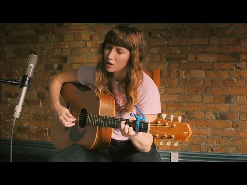 Stop your tears - Aldous Harding @ The 13th floor