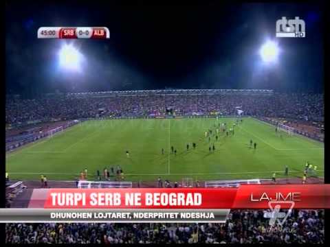 Tifozët në fushë, ndërpritet Serbi-Shqipëri - News, Lajme - Vizion Plus