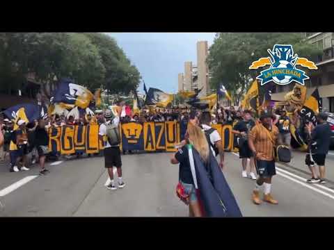 "La Rebel en Barcelona | Afición de Pumas rumbo al Camp Nou | Invasión Barcelona vs Pumas" Barra: La Rebel &bull; Club: Pumas